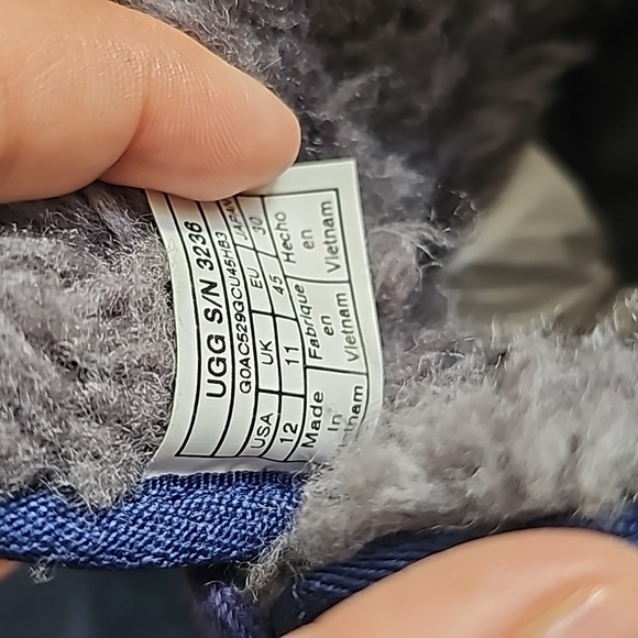 Men's UGG Shukka Boots - Picture 12 of 12